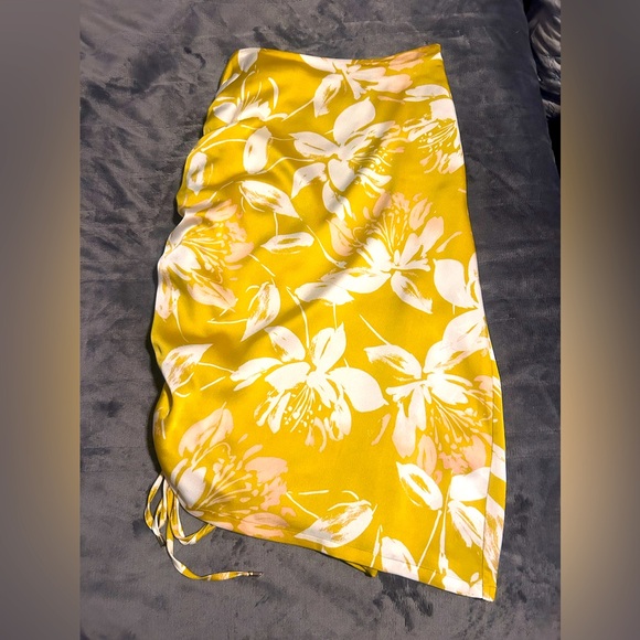 Marciano skirt and corset - Picture 3 of 6